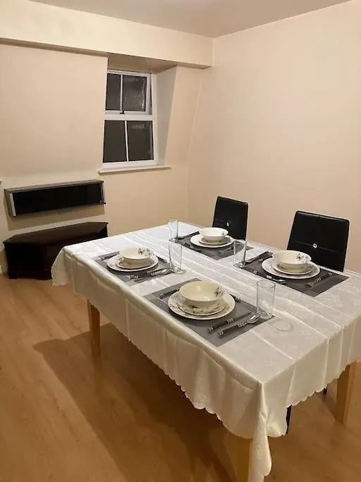 Cosy 3 Bedroom Split Duplex Flat Southampton 0*,